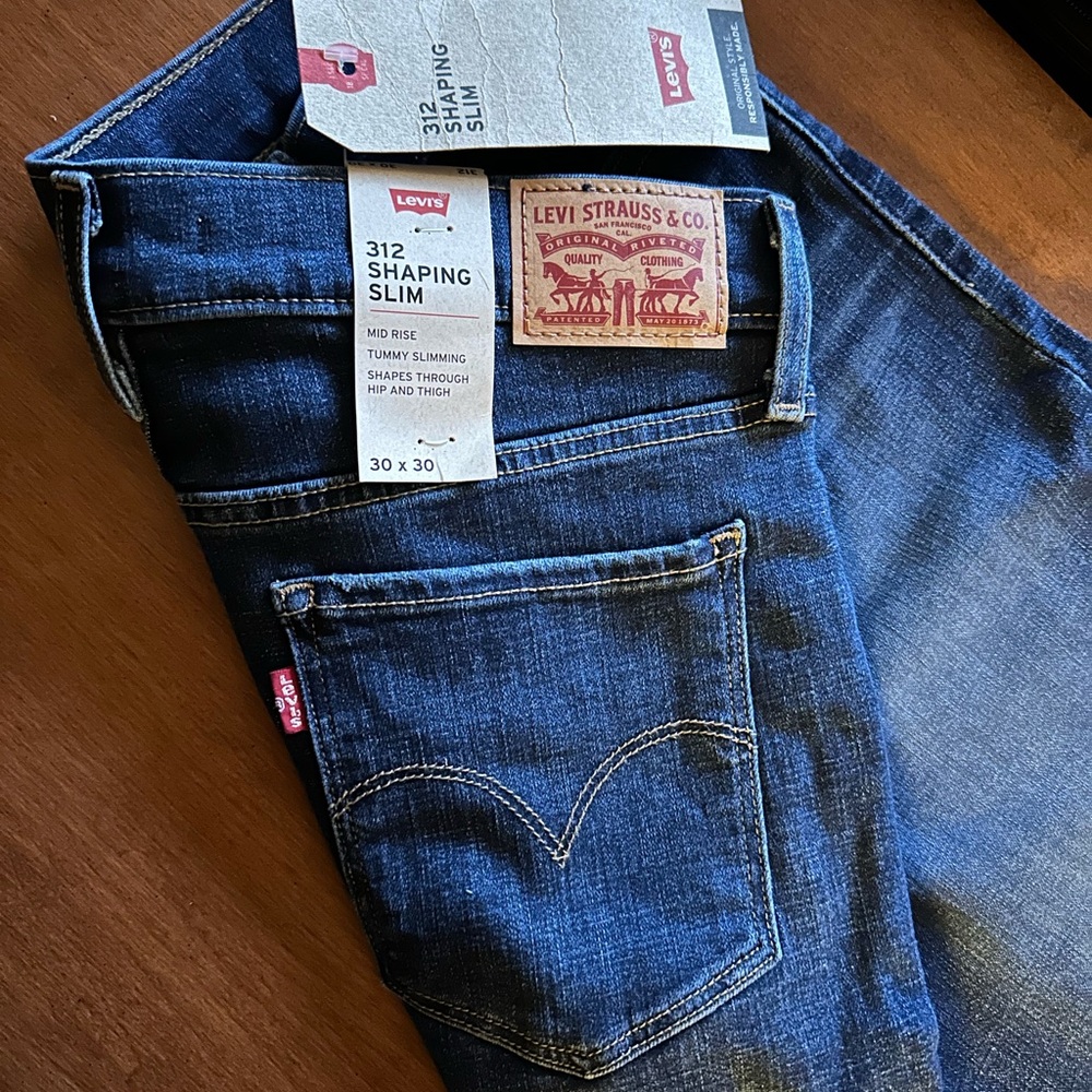 Brand new Levi’s 312 Shaping Slim women’s Jeans. Med/dark wash. Size 30/30. - Picture 7 of 8